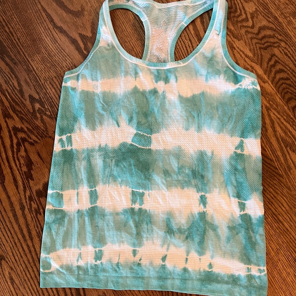 Lululemon tank